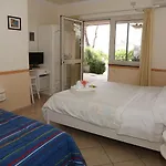 ベッド・アンド・ブレックファスト Le Ginestre Di Capri Bb & House 4*