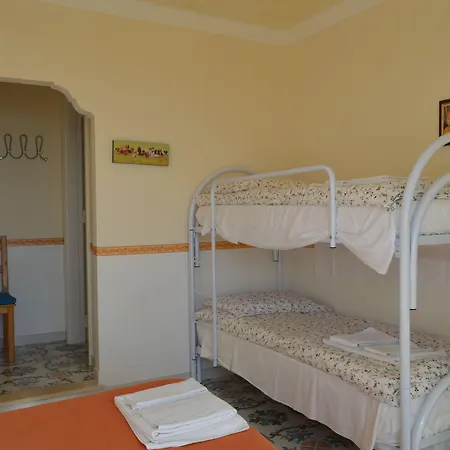 Le Ginestre Di Capri Bb & House 4*