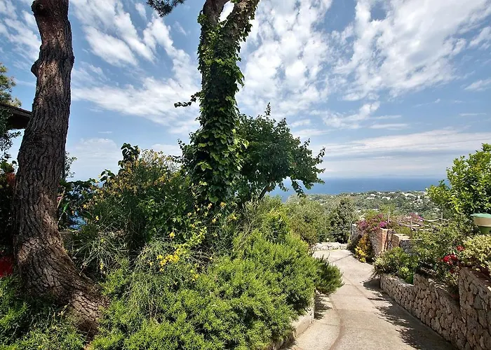 Le Ginestre Di Capri Bb & House 4*