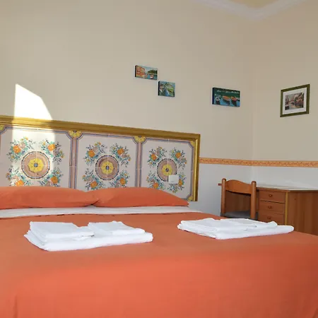 Le Ginestre Di Capri Bb & House فندق مبيت وإفطار 3*