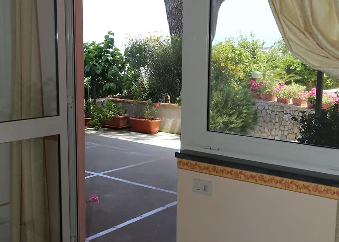 فندق مبيت وإفطار Le Ginestre Di Capri Bb & House أناكابْري