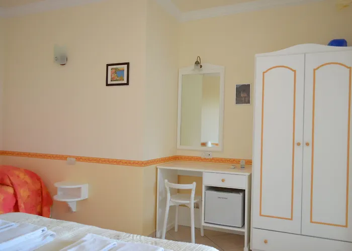 فندق مبيت وإفطار Le Ginestre Di Capri Bb & House