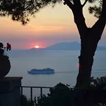 Bed & Breakfast Le Ginestre Di Capri Bb & House 4*