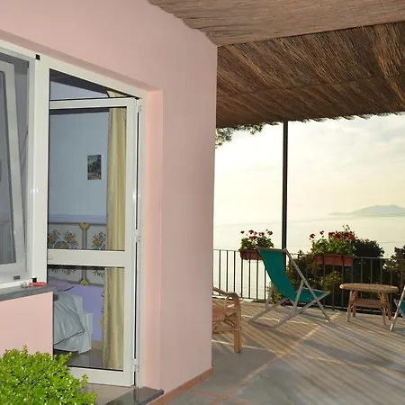 ベッド・アンド・ブレックファスト Le Ginestre Di Capri Bb & House 2*