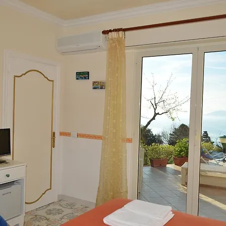 Frühstückspension Le Ginestre Di Capri Bb & House 3*