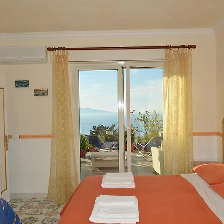 Bed and Breakfast Le Ginestre Di Capri Bb & House 3*