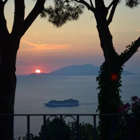 Le Ginestre Di Capri Bb & House Bed and Breakfast 3*