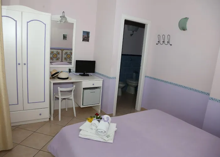 Le Ginestre Di Capri Bb & House לינה וארוחת בוקר