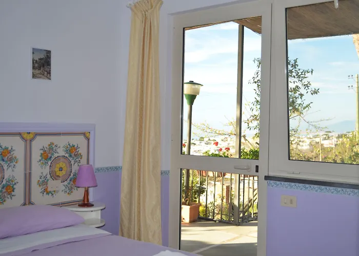 Le Ginestre Di Capri Bb & House לינה וארוחת בוקר 3*