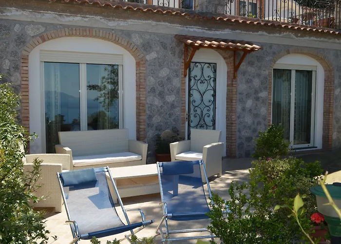 Le Ginestre Di Capri Bb & House לינה וארוחת בוקר 3*