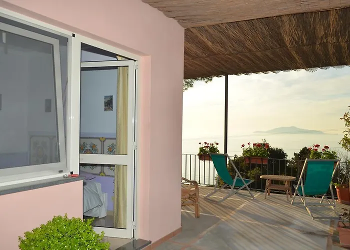 לינה וארוחת בוקר Le Ginestre Di Capri Bb & House 3*